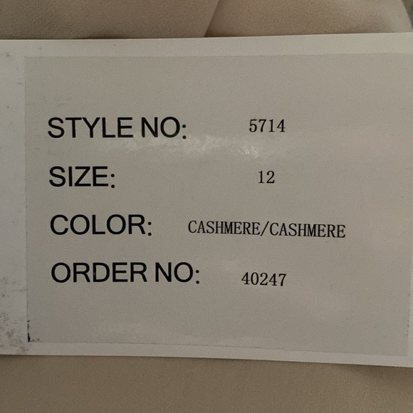 Never worn bridesmaids dress. Unaltered. Color cashmere. Haley Paige brand - Picture 5 of 5